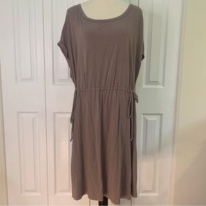 AnyBody Sz 1X taupe short cap sleeve drawstring waist midi T Shirt dress